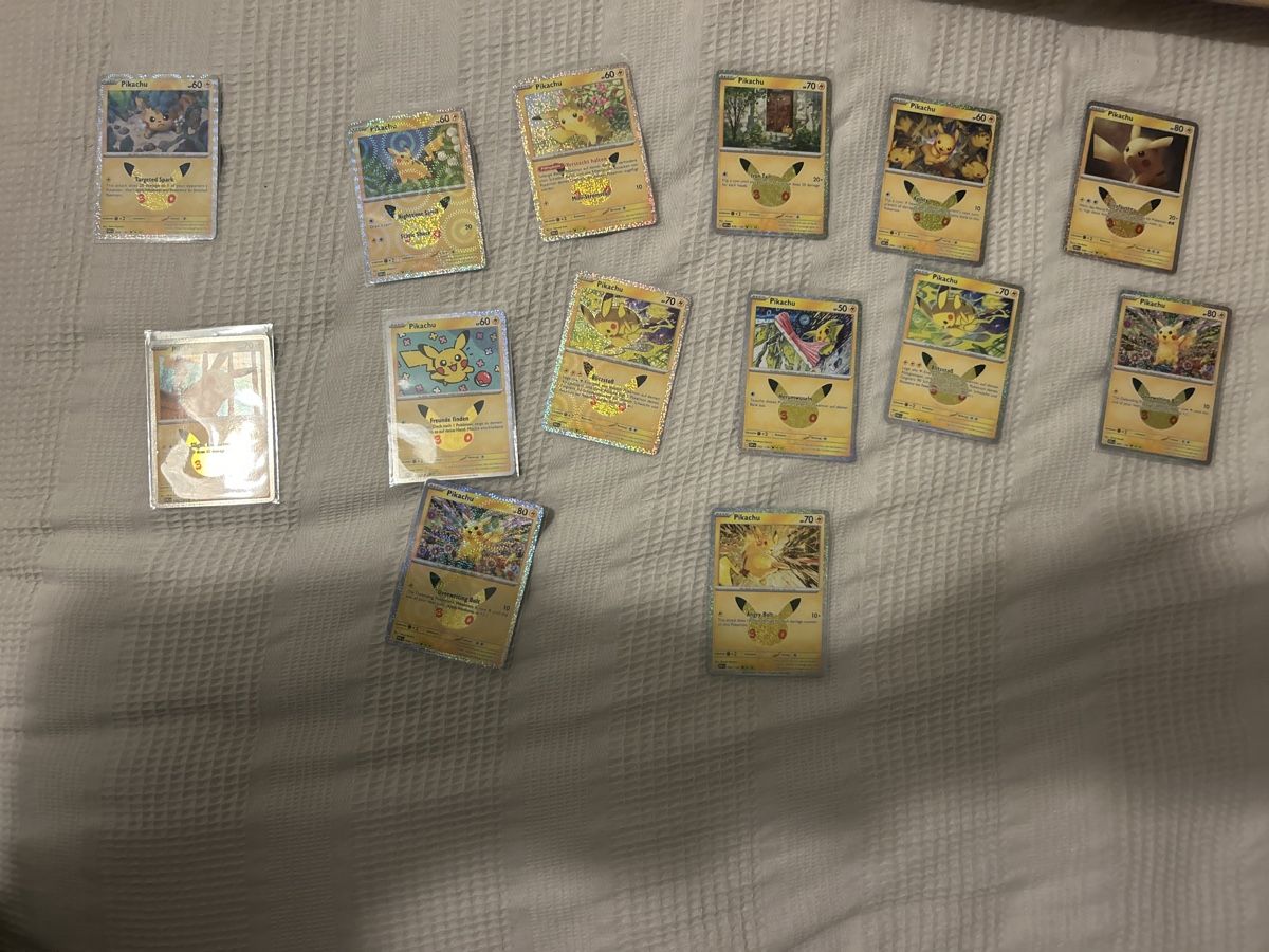 Pokémon Carte collezionabili: 30 th anniversary pikachus – Usato da Basel venduto da bas_y5fc