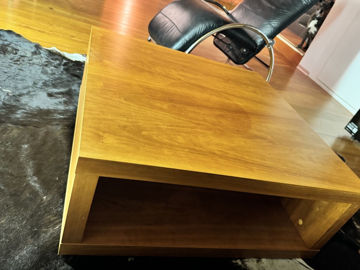 Tische: Schwerer Couchtisch quadratisch  Holz modern – Gebraucht aus Schmitten FR von mantom 3