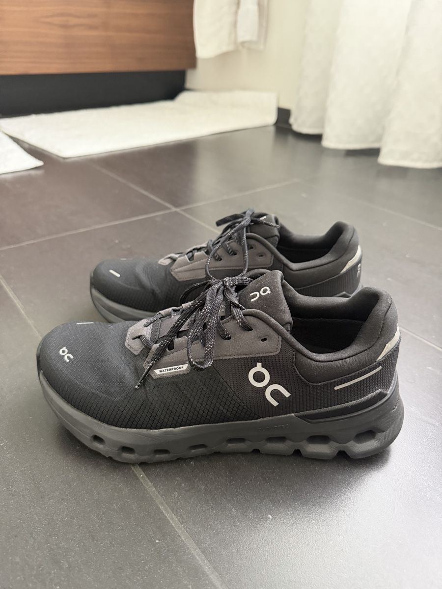 On Scarpe da uomo: ON Cloudrunner 2 Waterproof (Schwarz) – Usato da Basel venduto da HauteGamme