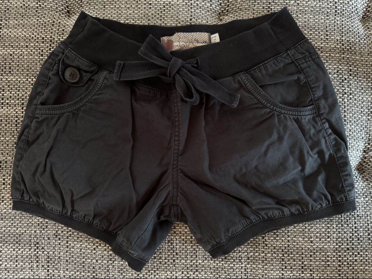 Hosen: Schwarze Shorts Gr. 36/38 mit Gummibund – Gebraucht aus Gommiswald von Aloha.Spirit 1