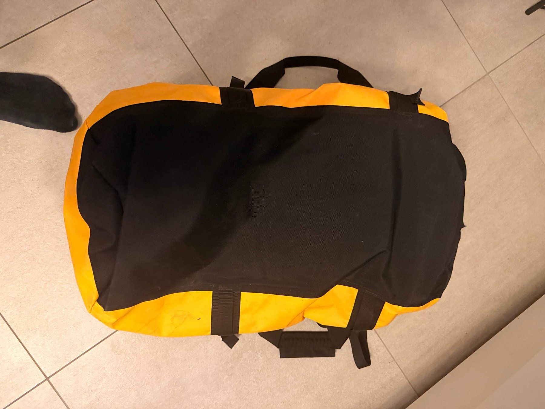 North Face Zaini: The North Face BASE CAMP - gold/black – Usato da Losone venduto da PatrickV 3