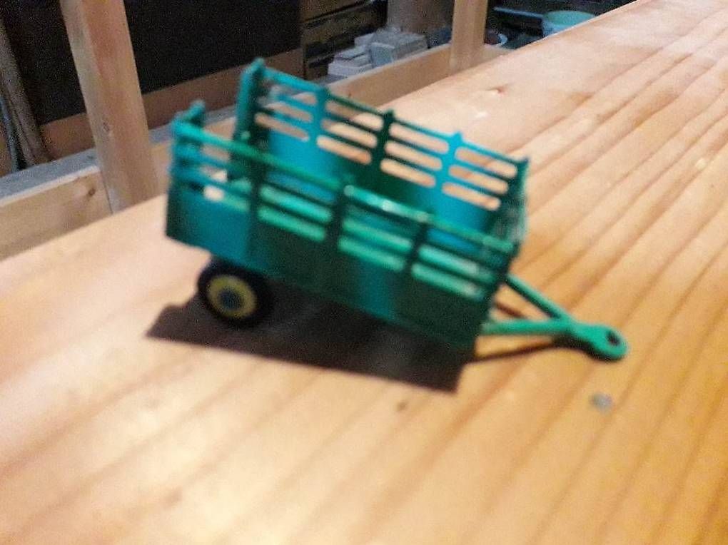 Rimorchi: Remorque Husky Farm Trailer. – Usato da Morges venduto da pha_9xnc 1
