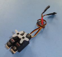 2 Stück Hitec Servo HS-81 mit Multiplex-Steckern (Umbau)