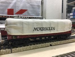 Märklin H0 gedeckter Güterwagen mit Plane, Top Zustand!