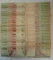 50 Banknoten aus Indonesien: 50 x 5'000 Rupiah