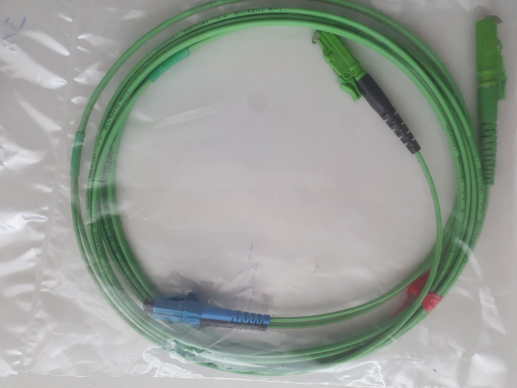 Câbles: LWL Patchkabel Glasfaserkabel 3m E2000  LC Duplex – Neuf avec emballage d'origine à Zürich par Alibaba1234 1