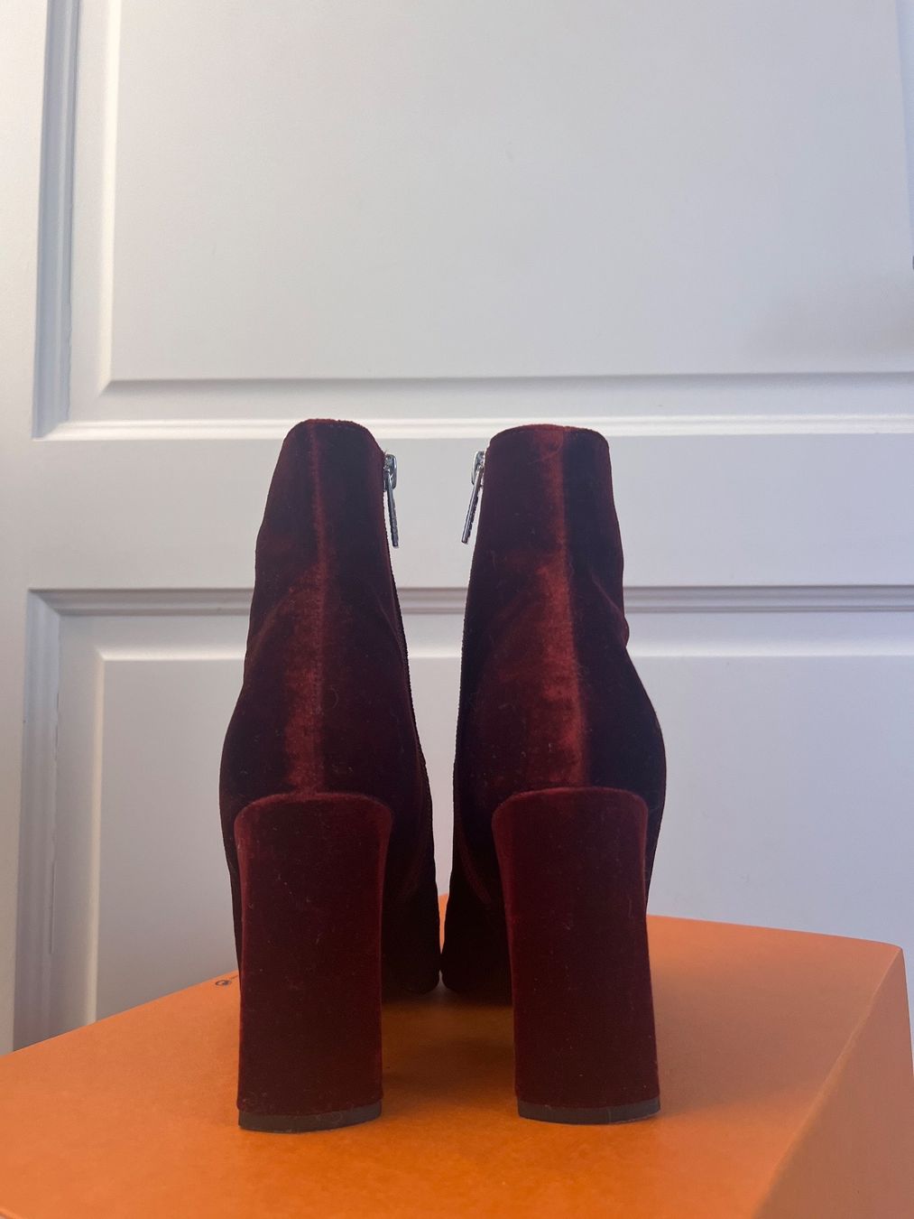 Guess Scarpe da donna: New Guess Red Velvet Boots – Nuovo (secondo la descrizione) da Corsier-sur-Vevey venduto da Kristina.Nova 1