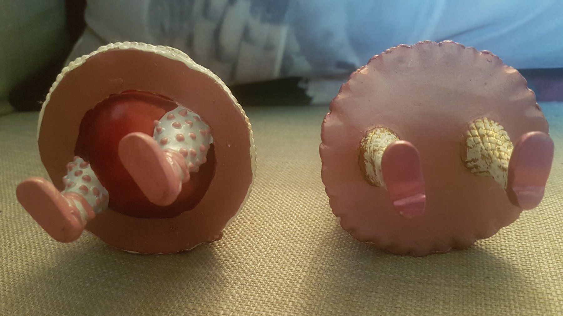 Figuren: 2 Schweinchen zum Aufhängen – Gebraucht aus Oberengstringen von Asteroid56 2