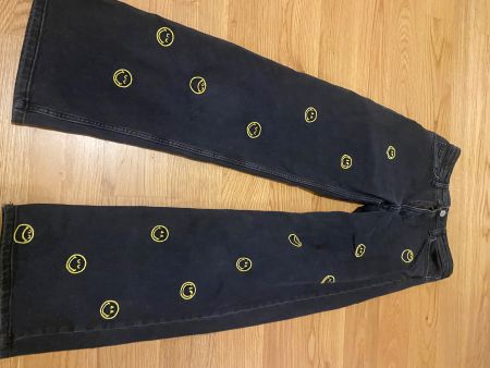 Schwarze Jeans mit Smiley-Stickerei