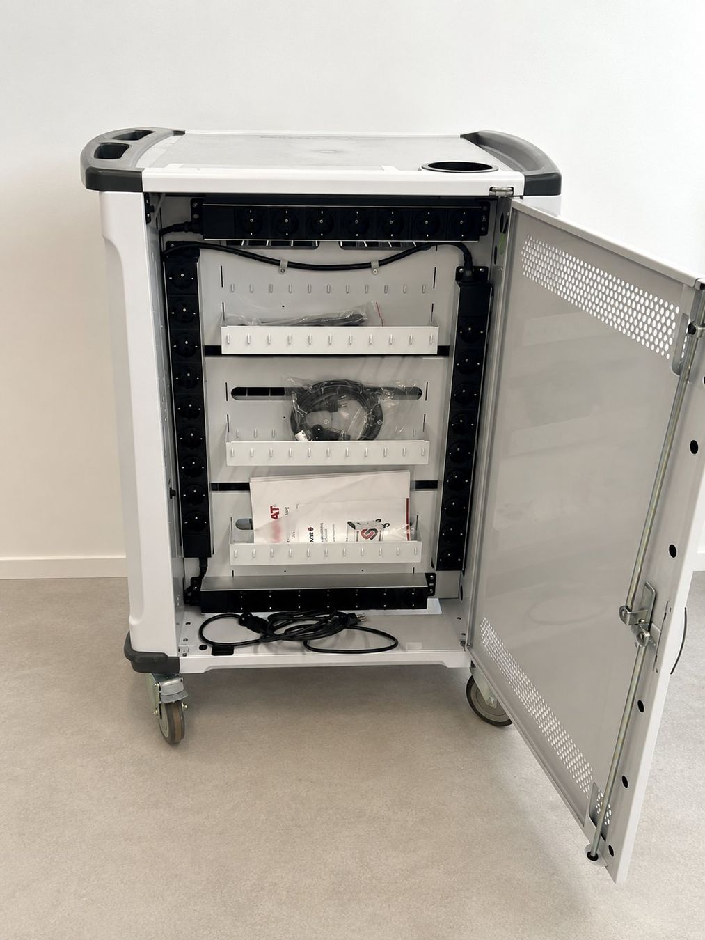 Valigie & Borse: Laptopwagen – Nuovo (secondo la descrizione) da Ebmatingen venduto da Aquafish 2