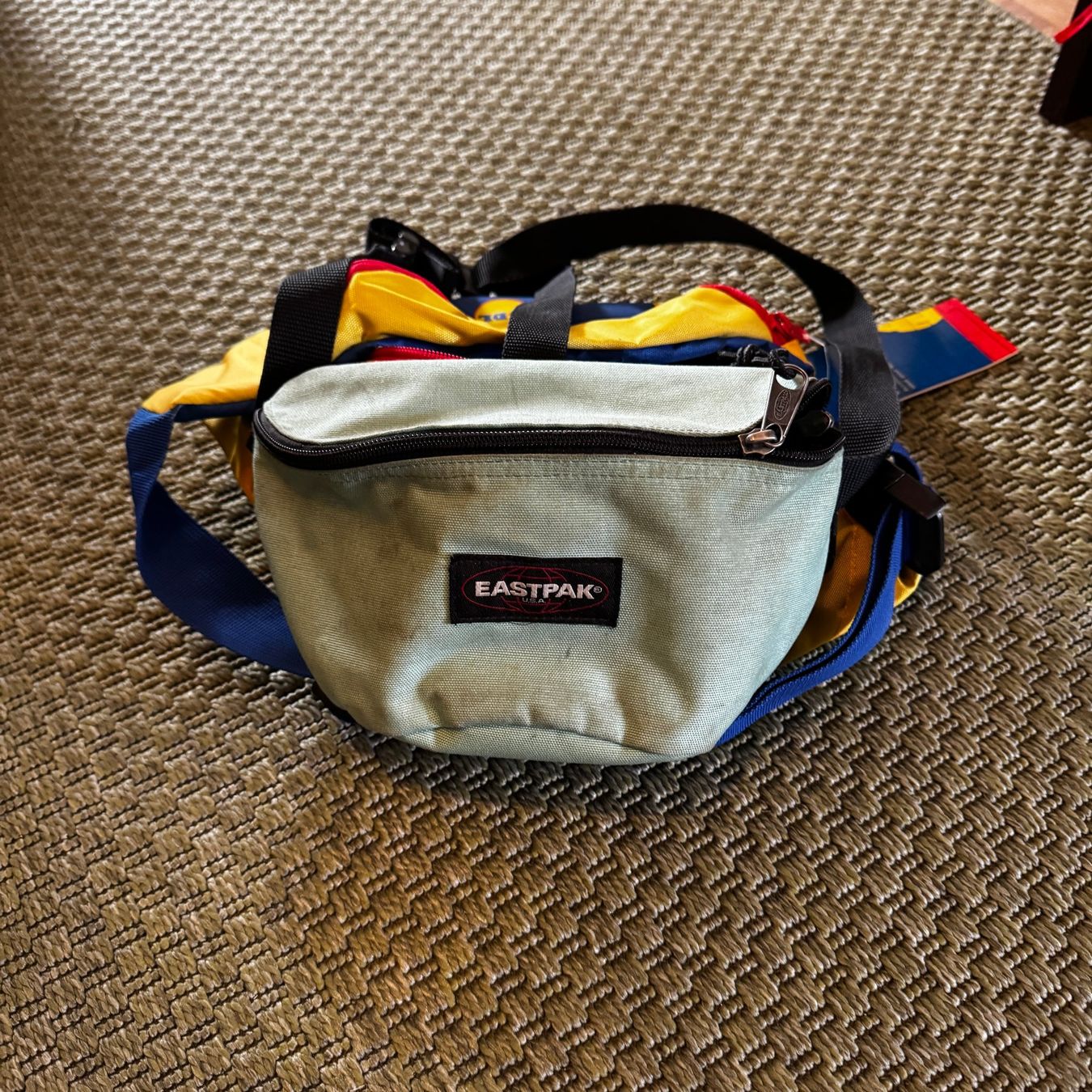 Eastpak Taschen: Sac Banane Eastpak – Gebraucht aus Lausanne von ponifull