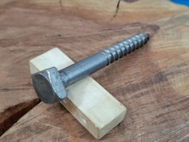 1 antike 4-Kant Holz Schraube, Ø 1cm x 9cm (LOT3505#NSH6)