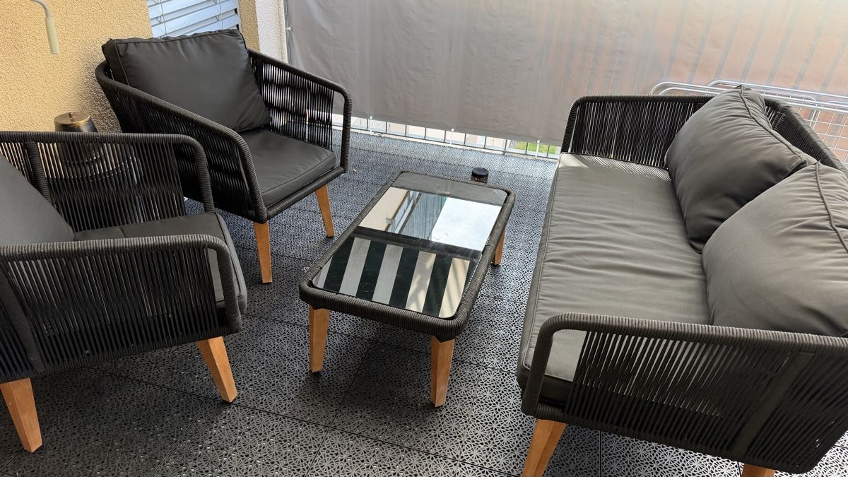 Divani: Gartenmöbel-Set Lounge 2 Sitzer 2 Sessel Tisch  – Usato da Embrach venduto da adizagi 1
