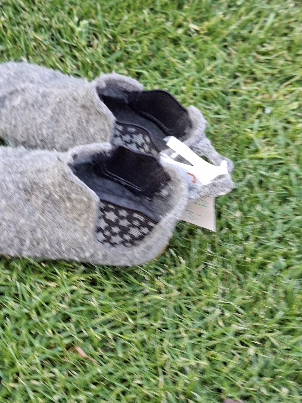 Herrenschuhe: Filzpantoffeln grau Grösse 22 – Gebraucht aus Russikon von Eichhalde 2