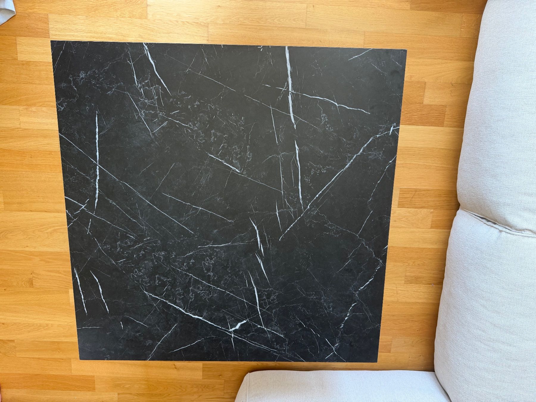 Tische: Moderner Couchtisch in schwarzer Marmoroptik – Gebraucht aus Zürich von Sydney20011 4