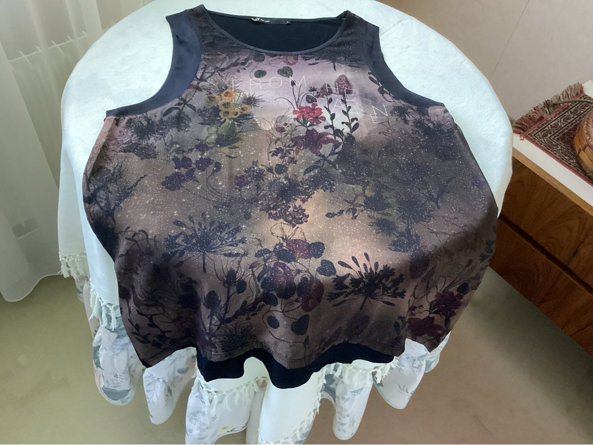 Only Tops: Elegantes ärmelloses Top, neu – Neu und originalverpackt aus Lausanne von Ulpet 2