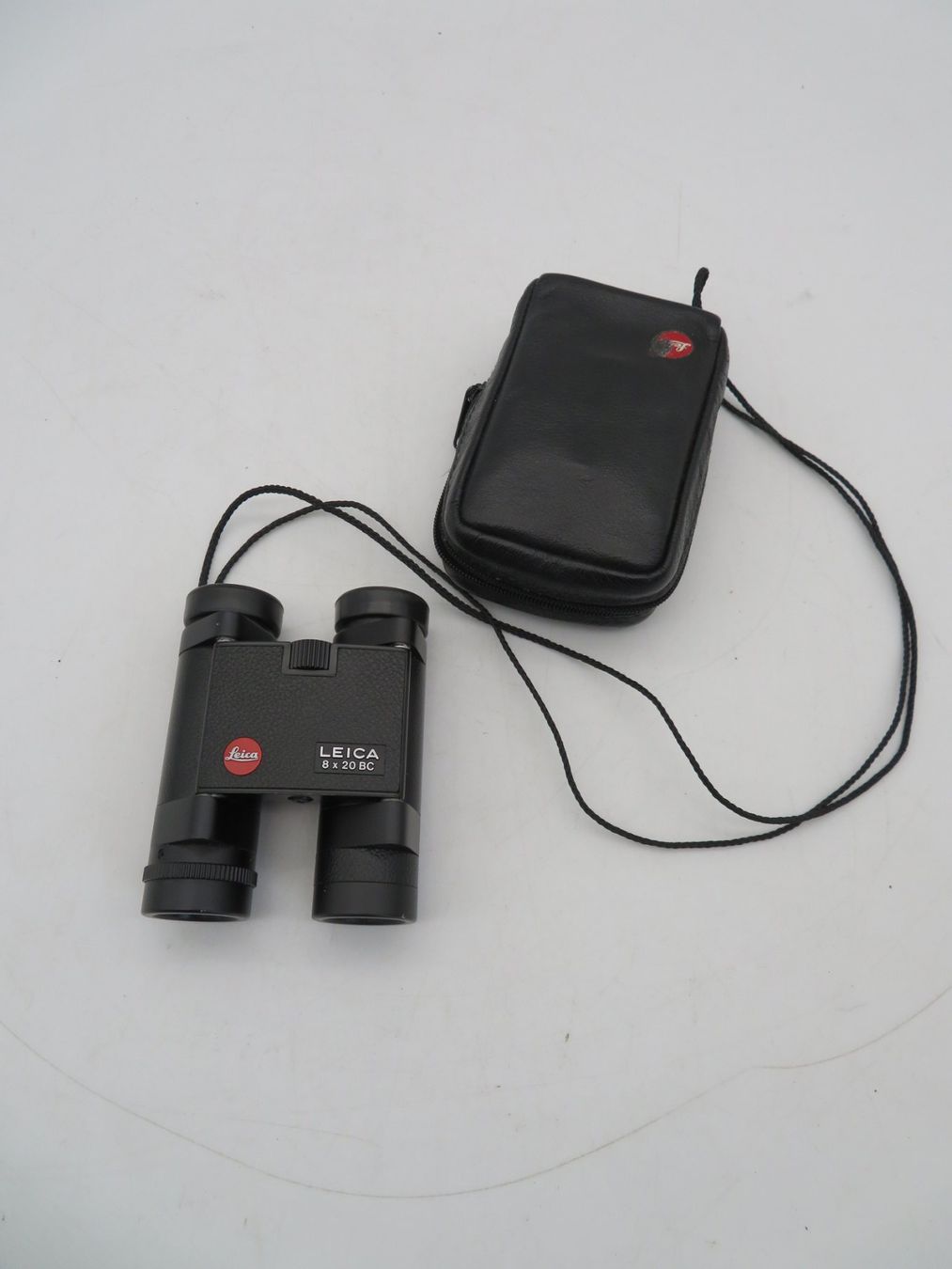 Leica Binocoli: Leica 8x20 Feldstecher mit Etui – Usato da Reinach BL venduto da WBZ-Flohmarkt