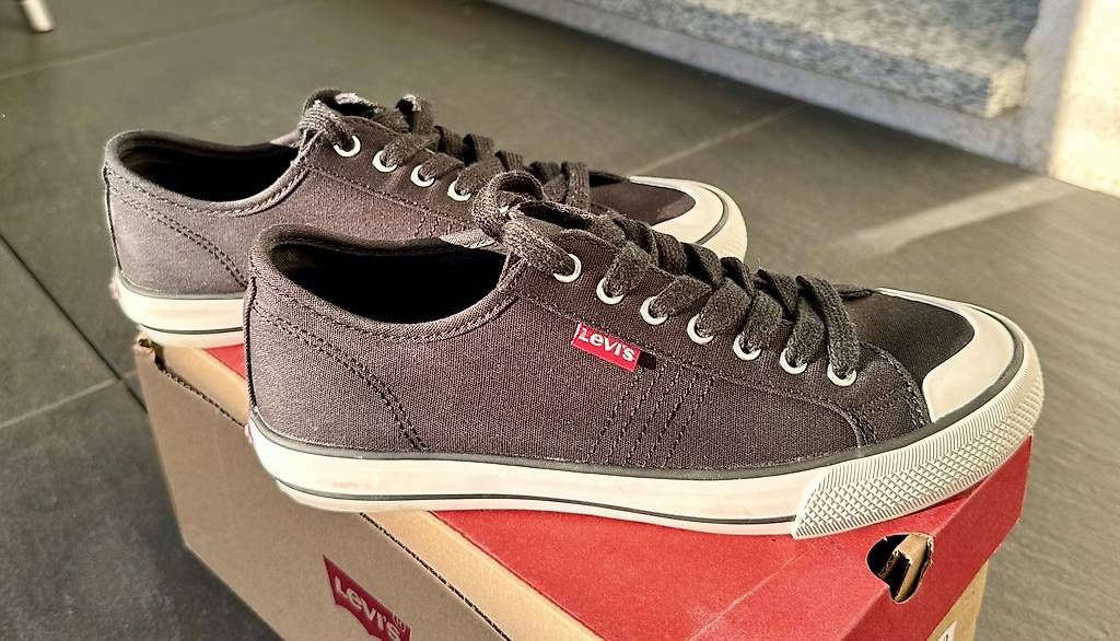Levi's Scarpe da donna: Baskets Levis neuves  jamais portée – Nuovo (secondo la descrizione) da Bramois venduto da Inarretable.co