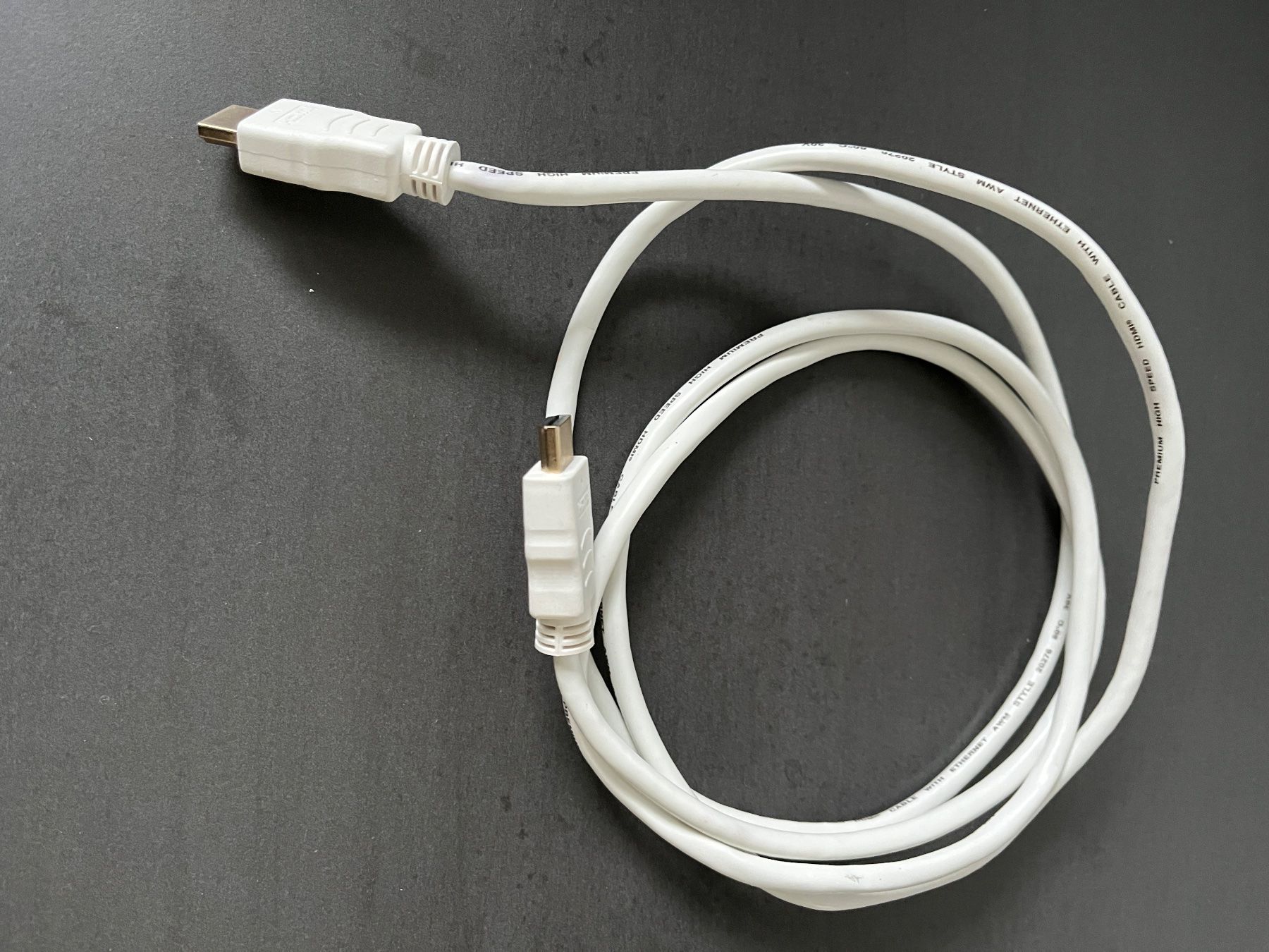 Cavi: Câble HDMI high speed blanc + Ethernet, 180 cm, plaqué or – Usato da Chavornay venduto da HDesH 1