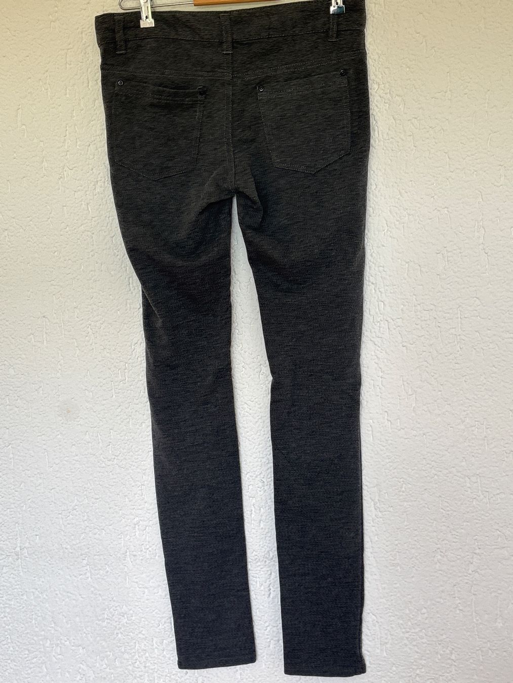 Pantaloni: Schlanke Damen Hose, Grau, Grösse 36 – Usato da Oberegg venduto da MR-shop 1