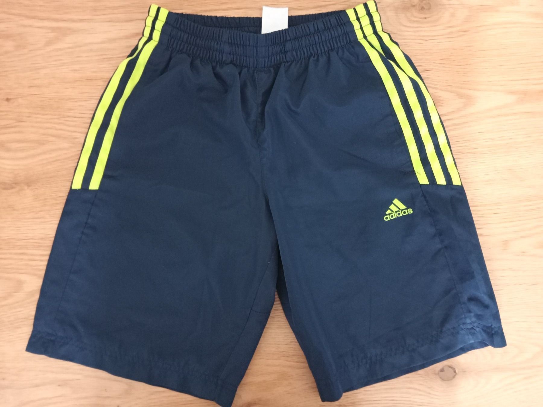 Pantaloni: Sporthose Adidas und Arena – Usato da Zürich venduto da kitsune 1