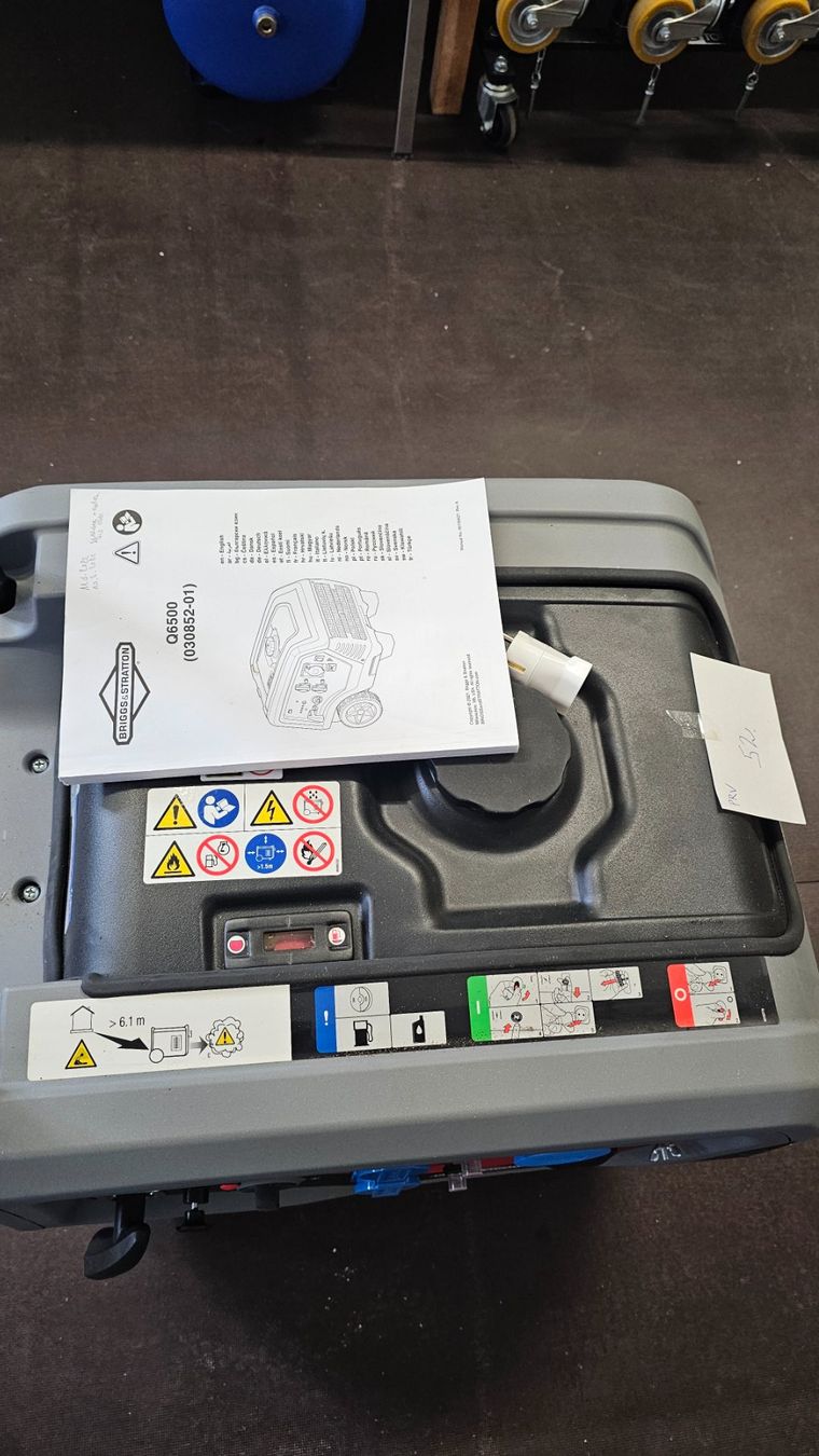 Generatori di corrente: Benzinstromgenerator BRIGGS&STRATTON Q6500 – Usato da Diessenhofen venduto da Osio 3