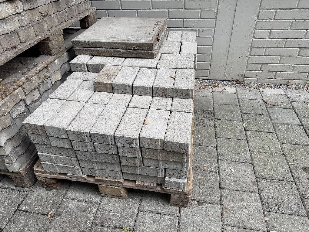 Pietre & tegole: Pflastersteine  – Usato da Aarberg venduto da Bidi02 1