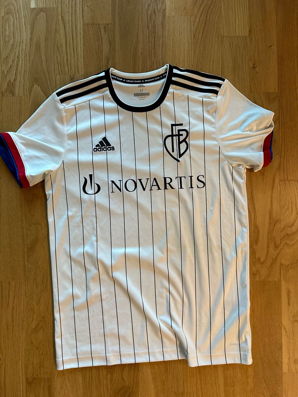 FC Basel Canottiere & Pantaloni: FC Basel Trikot Adidas M – Usato da Luzern venduto da Toebew