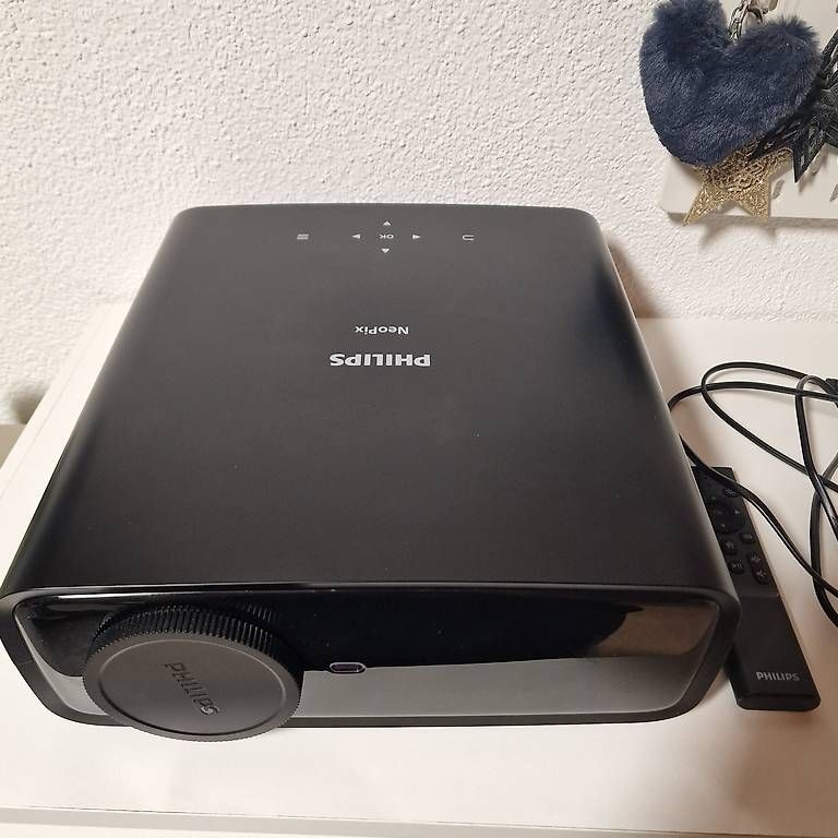 Philips Videoprojektoren: Philips NeoPix 730 Beamer inkl. Leinwand mit Ständer – Gebraucht aus Grafstal von Leednow 1