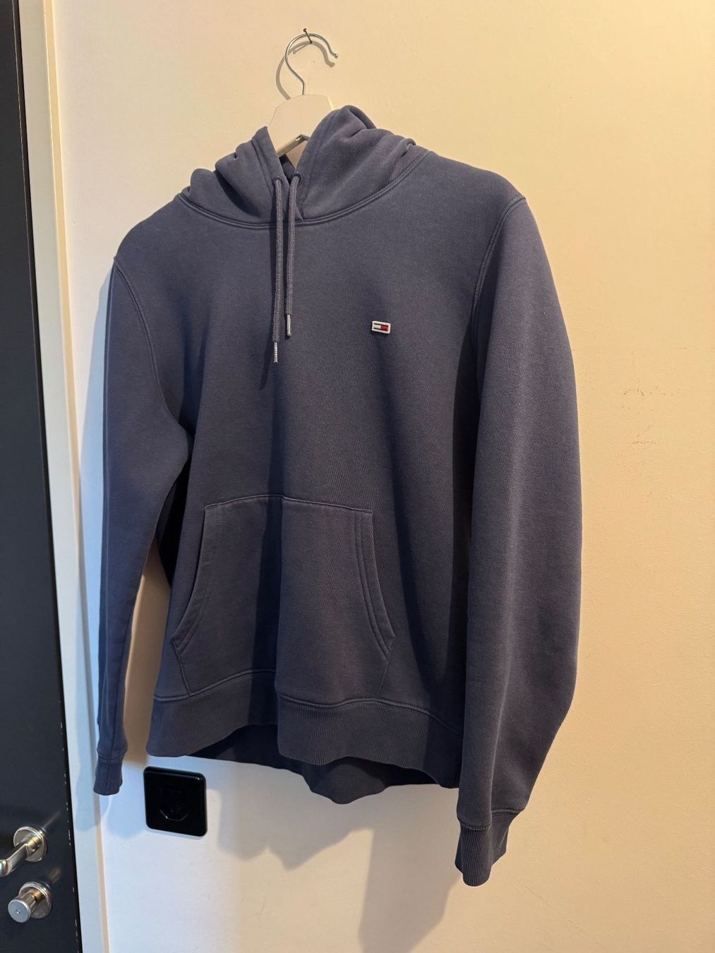 Pullover & Sweatshirts: Pullover Tommy Hilfiger – Gebraucht aus Arbon von flowerandfound
