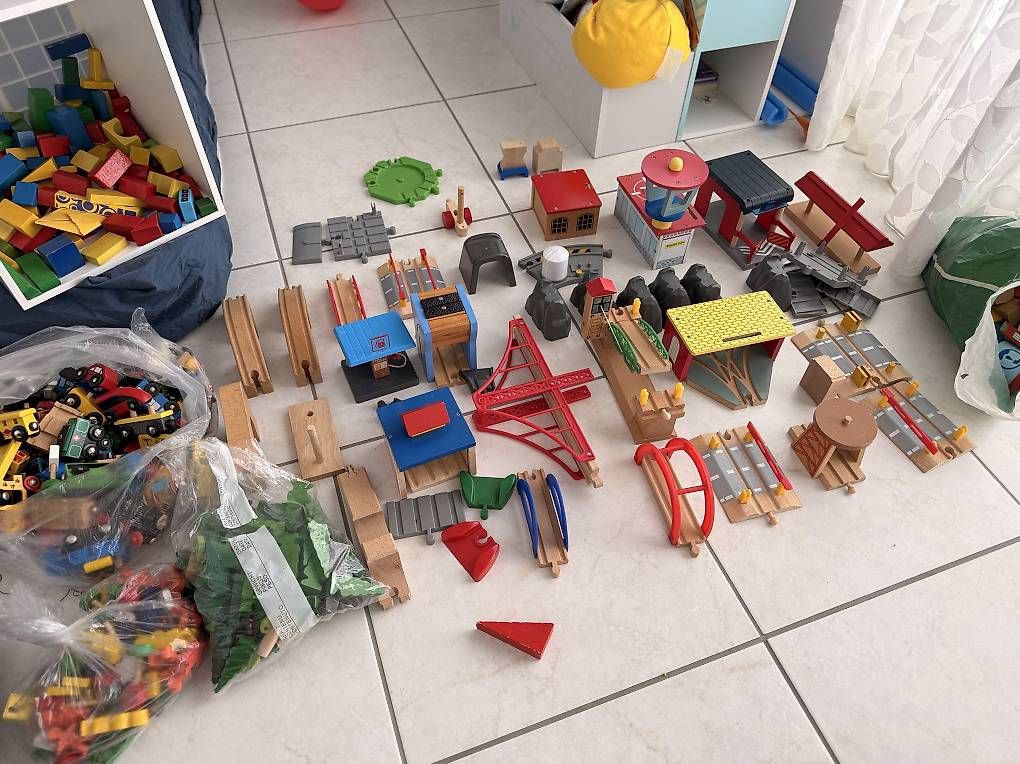 Brio Giocattoli: Riesengrosse Brio Eisenbahn Sammlung (ca. 35 kg) – Usato da Hildisrieden venduto da Frentz 1