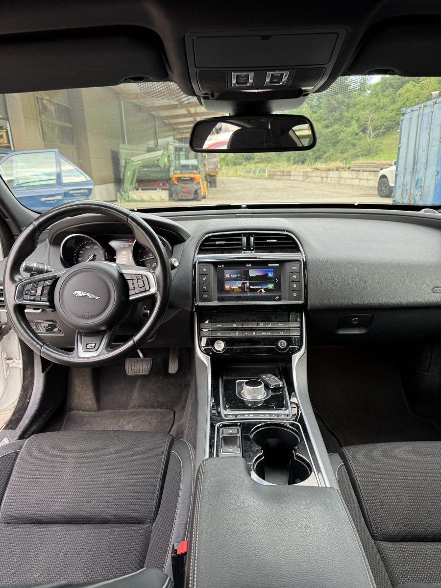 Jaguar Automobili: JAGUAR XE 20d – Difettoso da Neuhausen am Rheinfall venduto da dav_kxm8 4