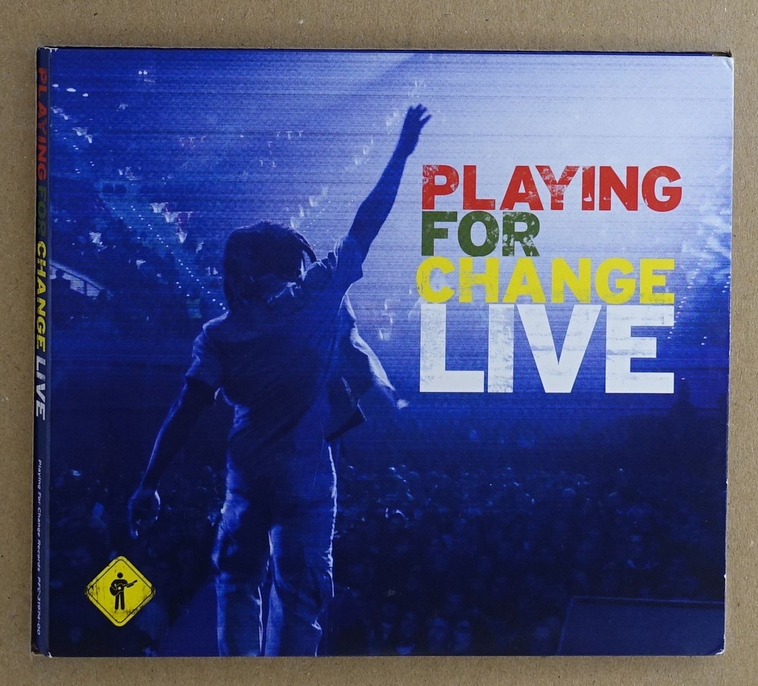 CD: Playing For Change – Live - D24 – Usato da Sessa venduto da discoverymedia