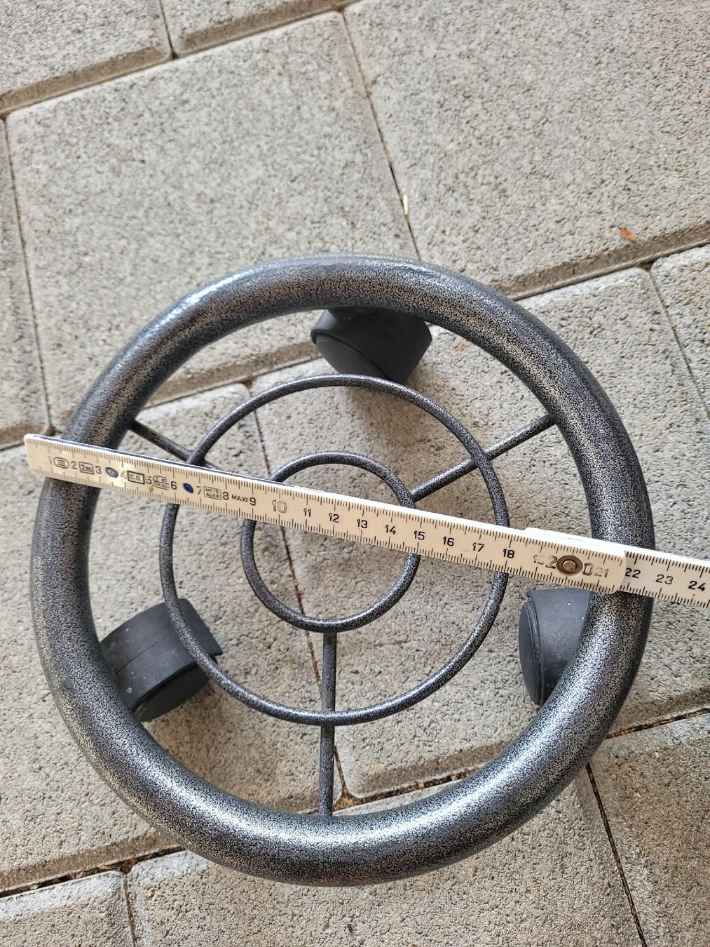 Sonstiges zum Lager & Transport: Pflanzenroller Metall rund 30cm Durchmesser mit Rollen – Gebraucht aus Tegerfelden von Tiggerfreund 2