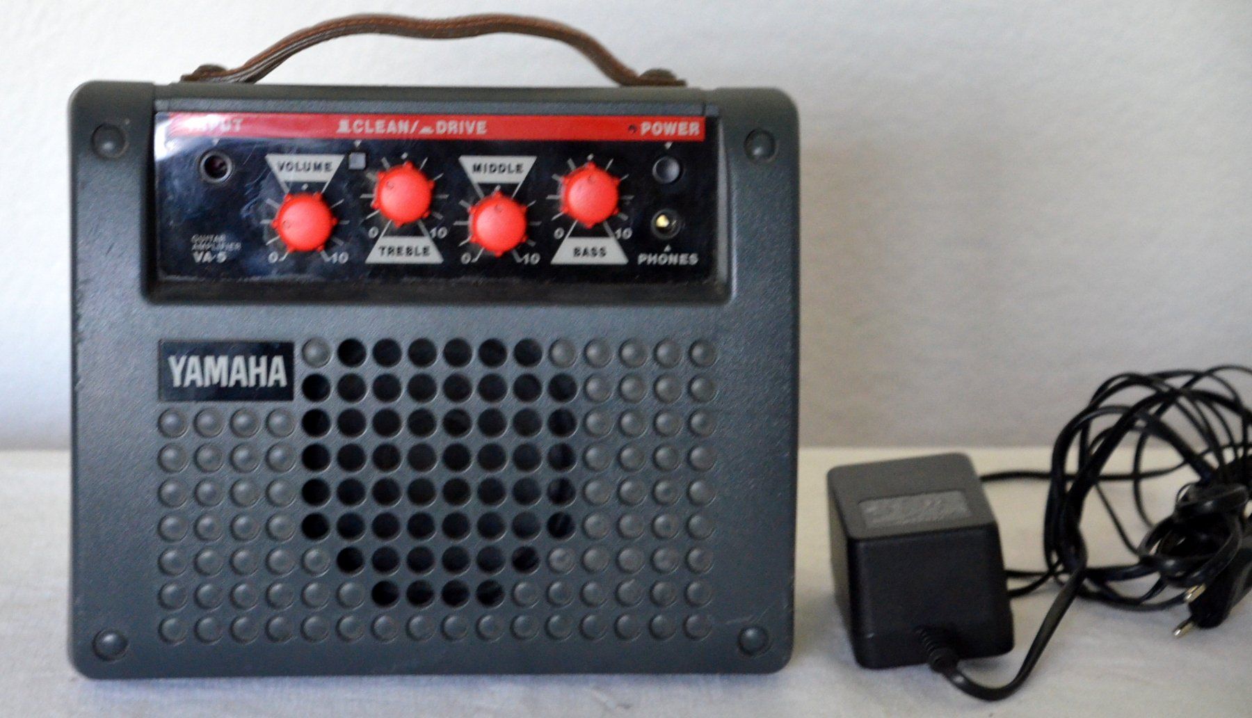 Yamaha Amplificatori: Yamaha VA-5 Mini Guitar Amplifier Combo – Usato da Collonges venduto da arashee