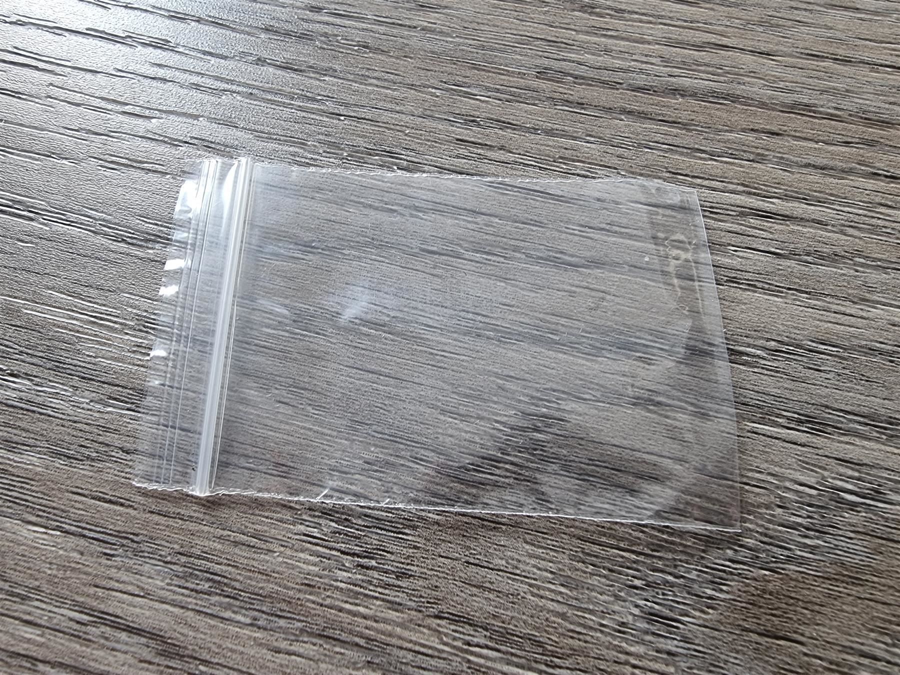 Contenitori & Simili: Druckverschlussbeutel 4x6cm 100 Stück – Nuovo e nell'imballaggio originale da Eglisau venduto da 20788