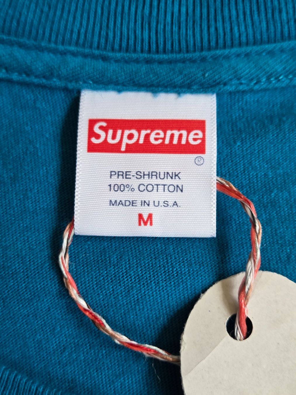 Supreme T-shirts: Supreme Vampirella Tee SS17 - M – D'occasion à Bern par -Aniko- 4