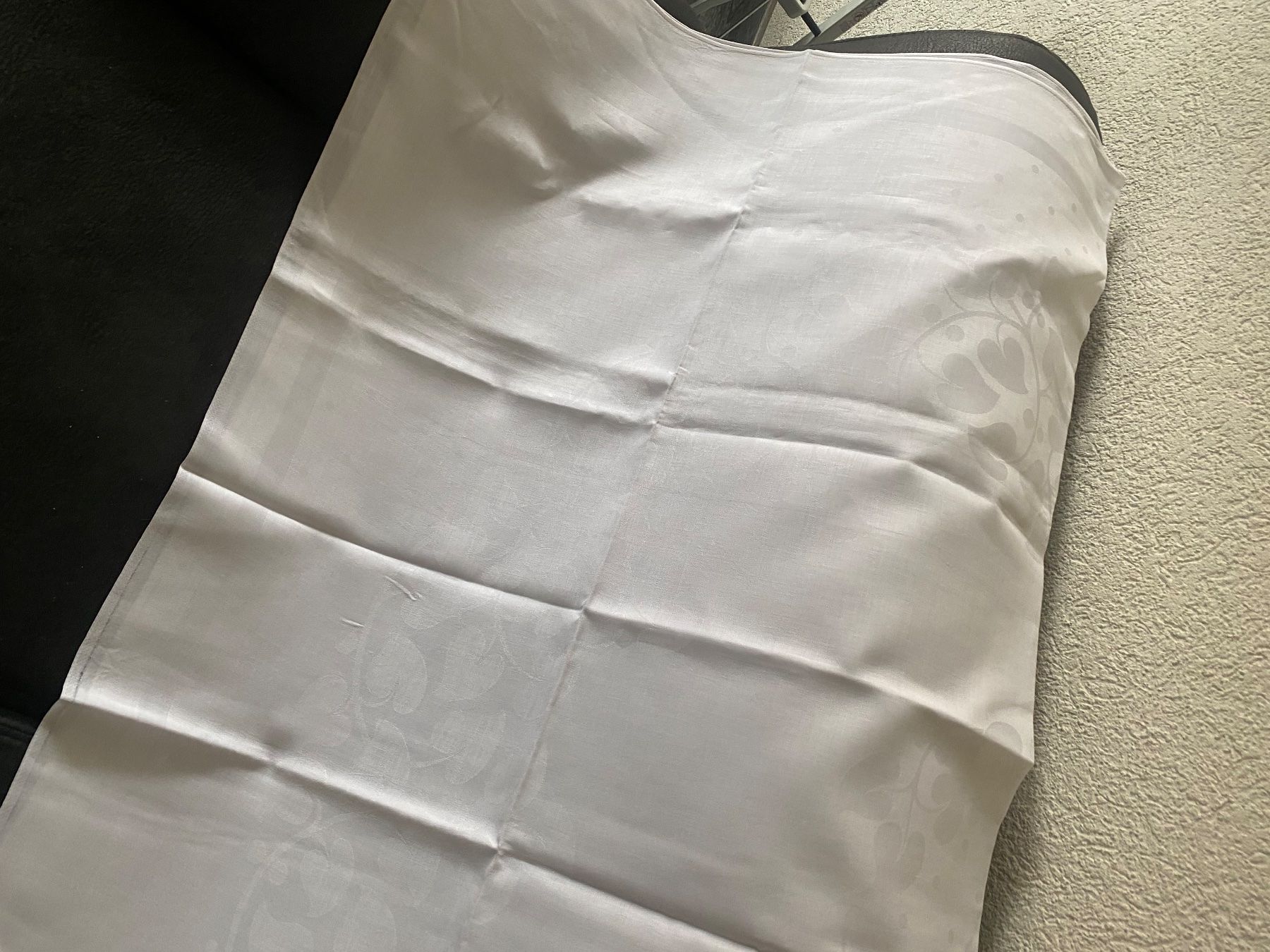 Altra biancheria da tavola: Tischdecke weiss mit Muster  ca  165x160cm – Usato da Allenwinden venduto da Obalu 3
