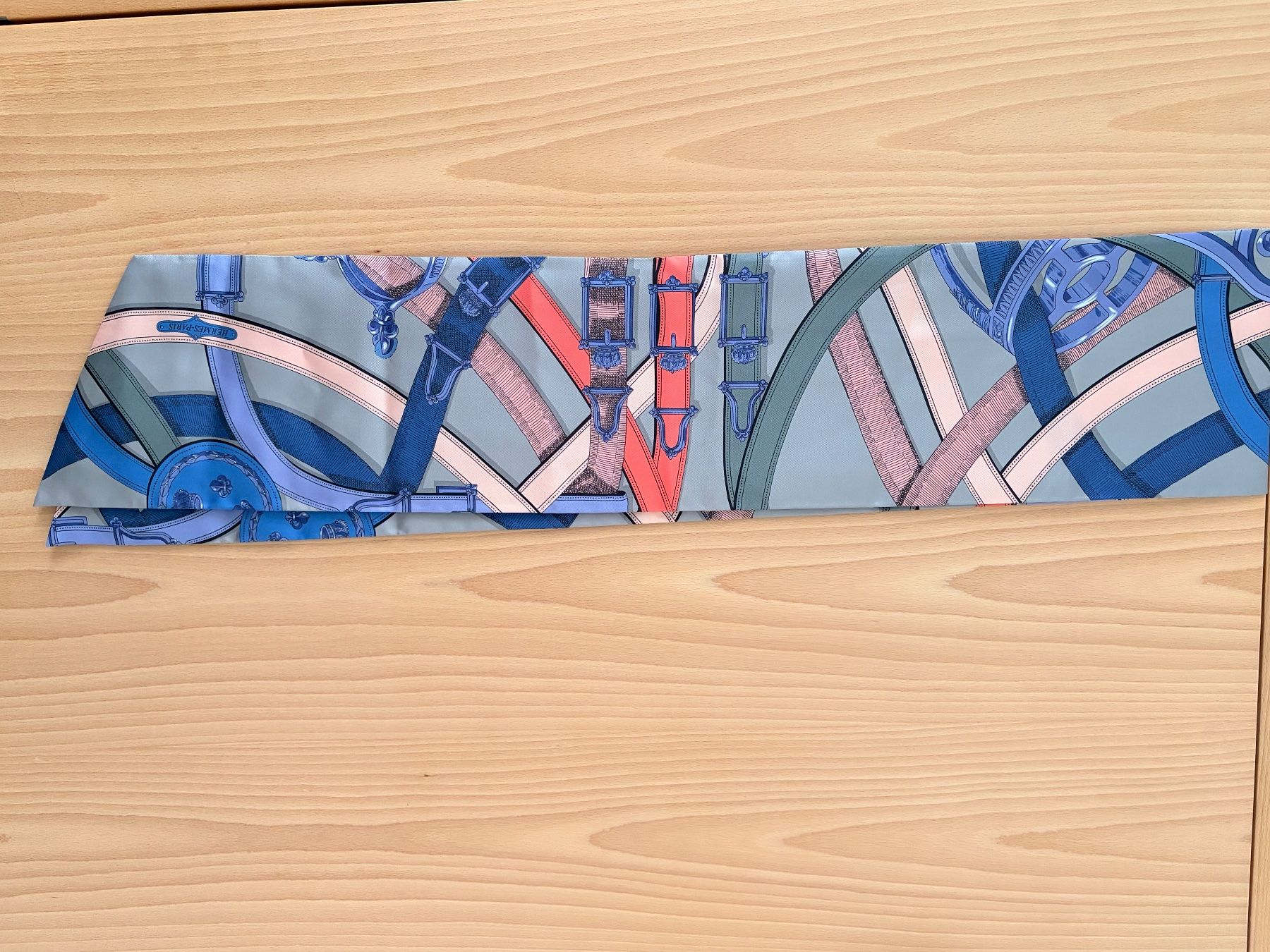 Hermès Foulard & Sciarpe: Hermes Seidenschal neu – Nuovo (secondo la descrizione) da St. Moritz venduto da Capricorn88 3