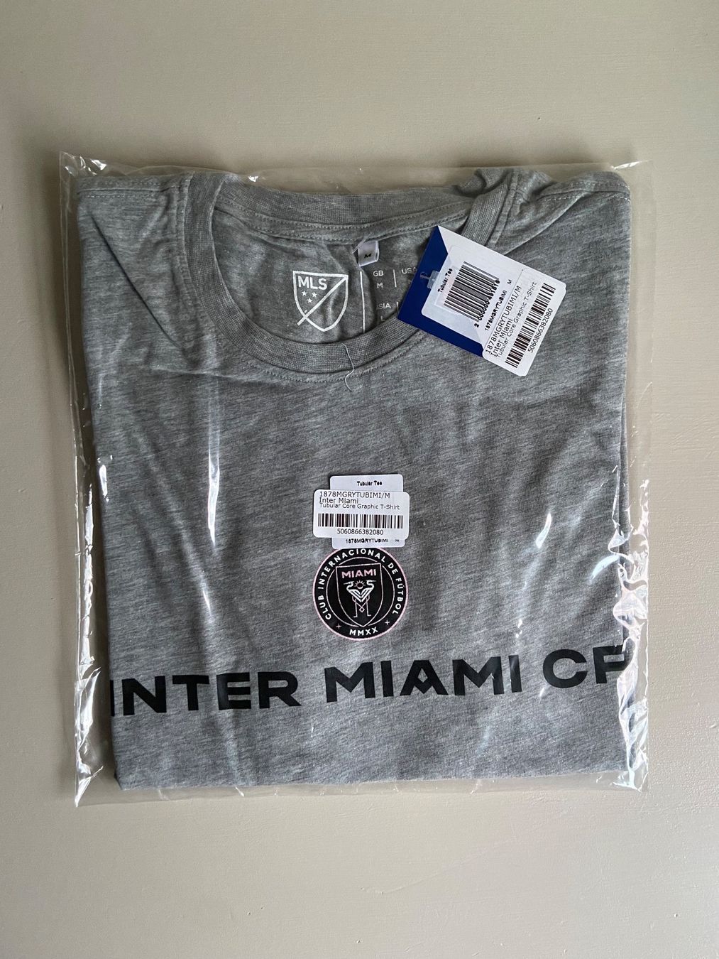 Leibchen & Hosen: Inter Miami CF T-Shirt Gr. M – Neu und originalverpackt aus Muttenz von US_Sport_Schweiz 2