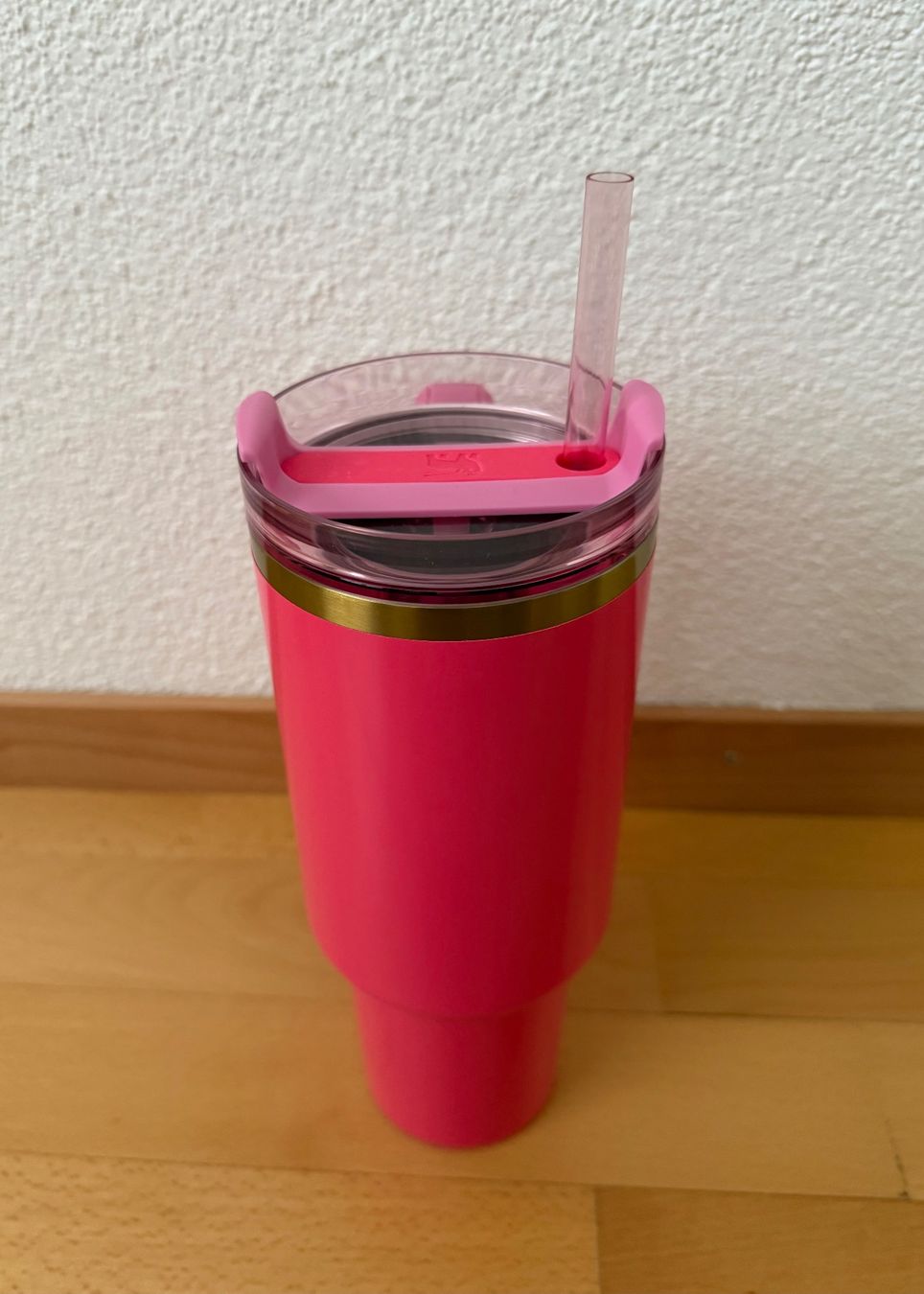 Contenitori & Simili: Pinker Stanley Trinkbecher mit Strohhalm – Usato da Reinach AG venduto da Majo.K 3