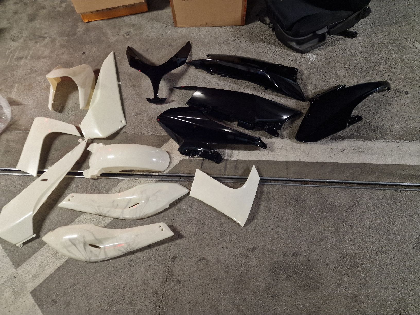 Tutti pezzi di ricambio per scooter: Carénages Tmax 2010 noir – Nuovo e nell'imballaggio originale da Onex venduto da cri_y9sd 3