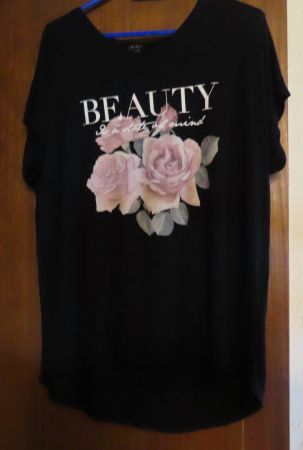 T-shirt noir "Beauty" avec roses, taille XL – Été ☀️