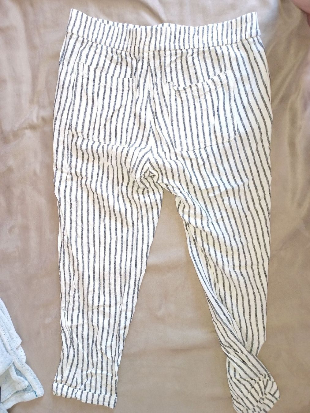 Pantaloni: pantalon rayé old navy – Usato da Servion venduto da josephine22 2