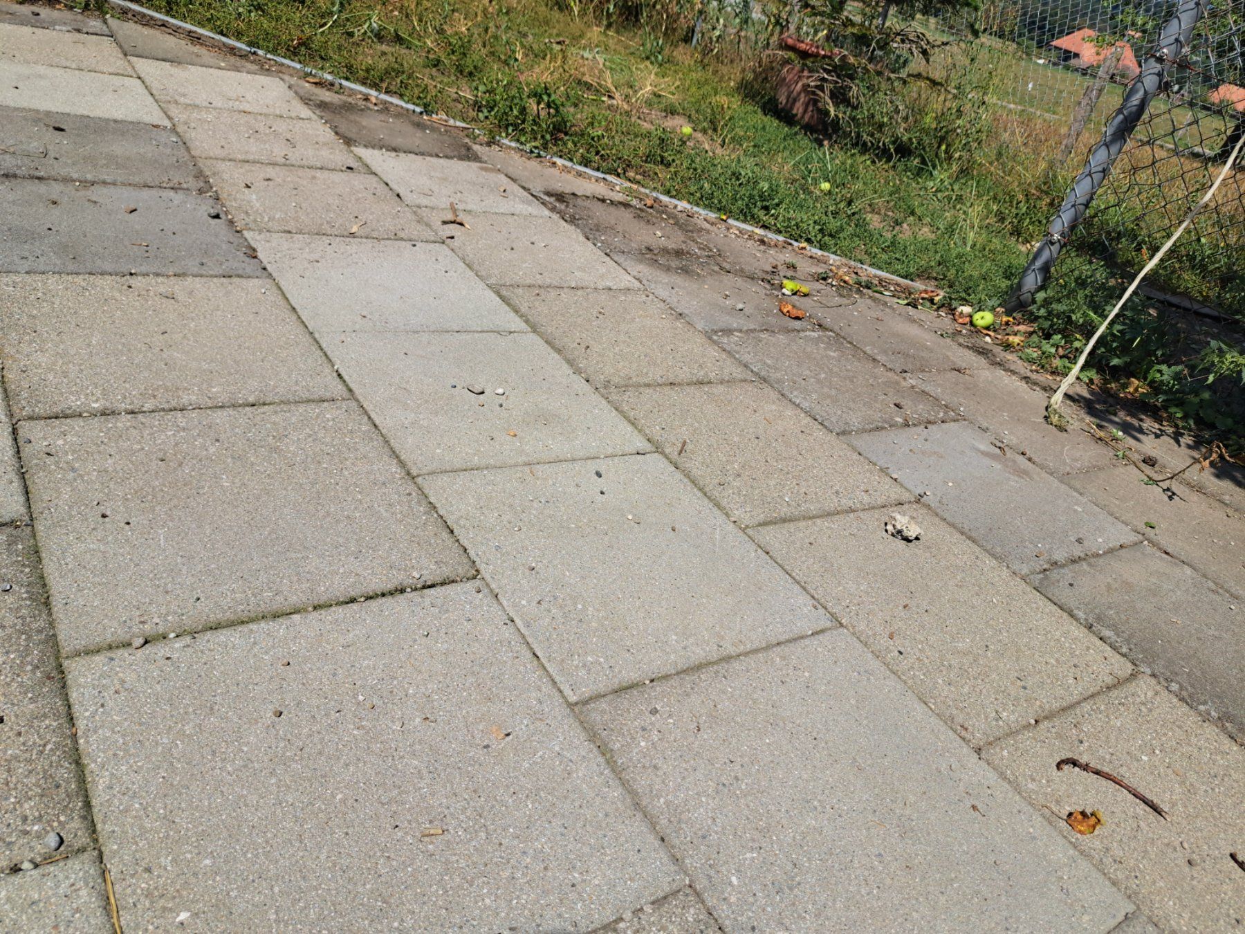 Rivestimenti per pavimenti: Gartenplatten 40 x 40cm – Usato da Sumiswald venduto da pult 1