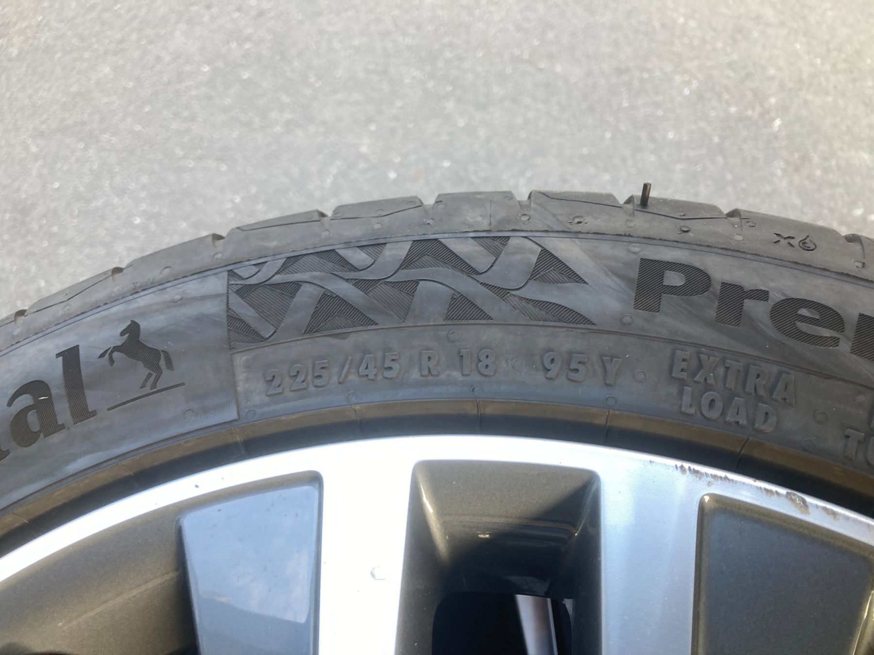 Seat Pneus & Kompletträder: Seat Alhambra Sommerräder  225/45R18 Continental / Pirelli – Gebraucht aus Cham von Cham6332 5