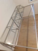 Schreibtisch aus Plexiglas und Aluminiumprofil
