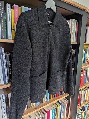 Dunkelgraue Wolljacke