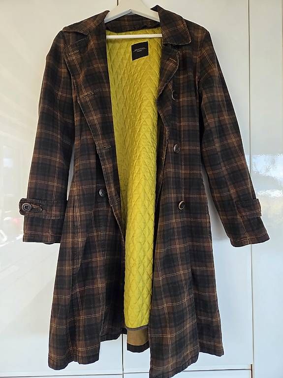 Max Mara Cappotti: Trenchcoat von Max Mara – Usato da Richterswil venduto da Cputoaster