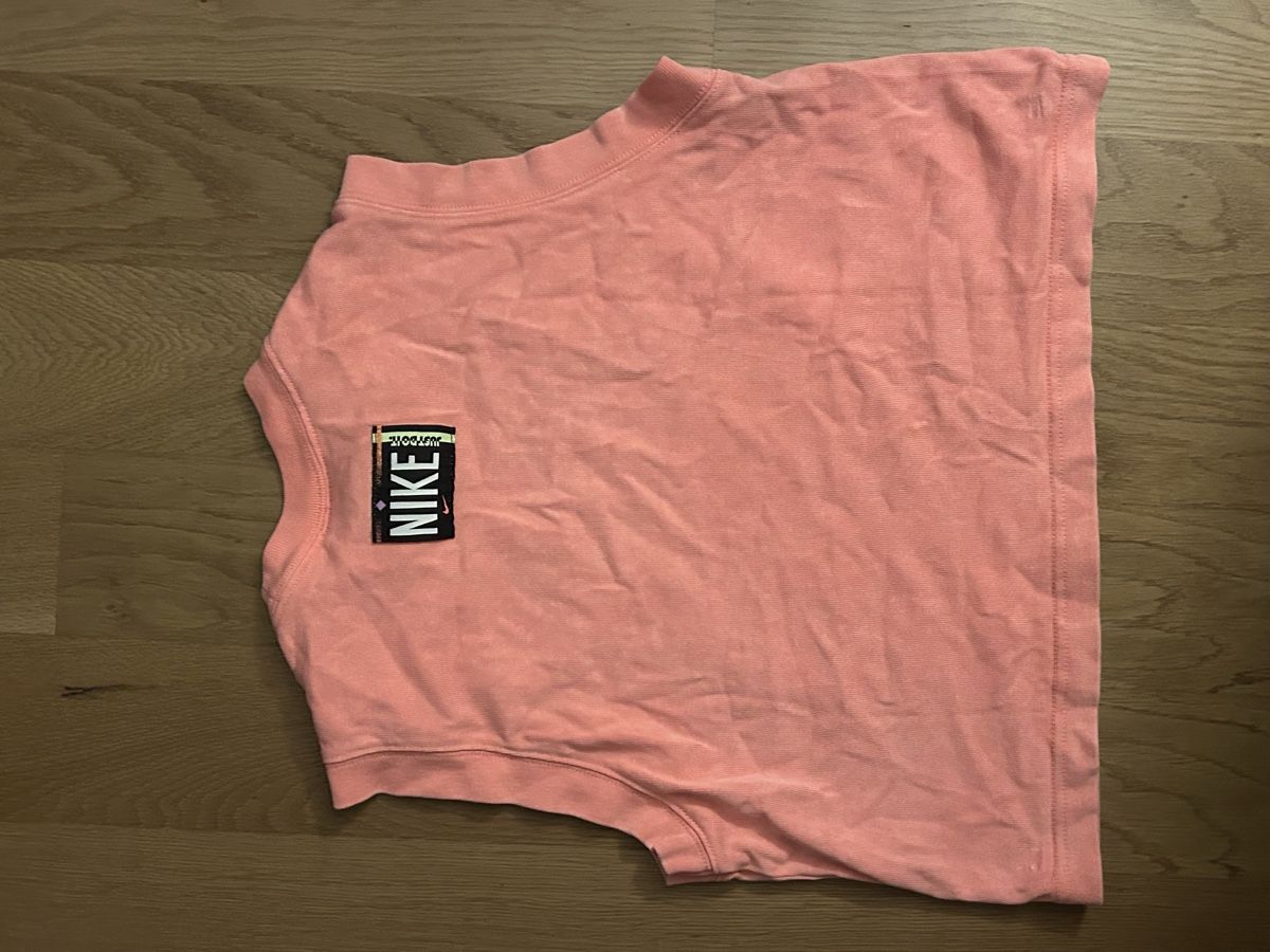 Nike Top: Top Nike – Nuovo (secondo la descrizione) da Schöftland venduto da DesignbyNaja 2